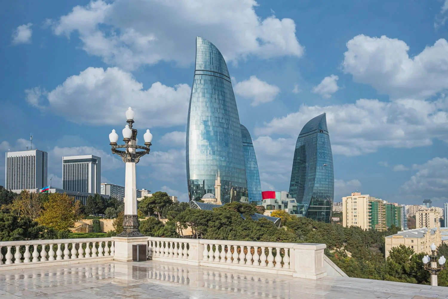 Ночной Баку и Пламенные башни