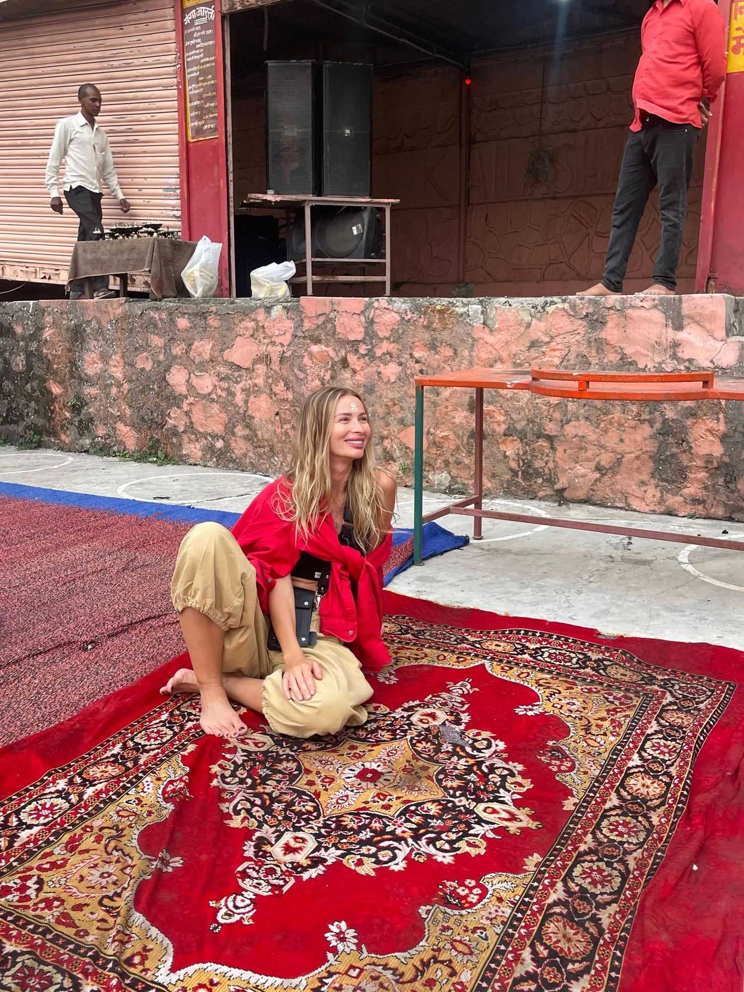 Палаточный лагерь в Гималаях на закате